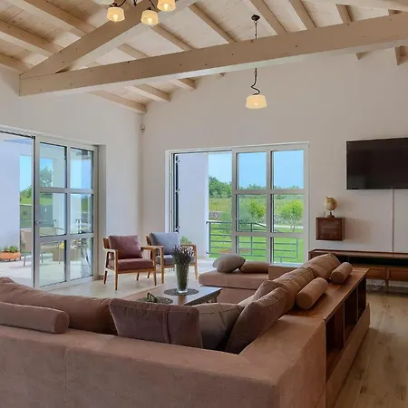 Arkaim Feriehus Pula